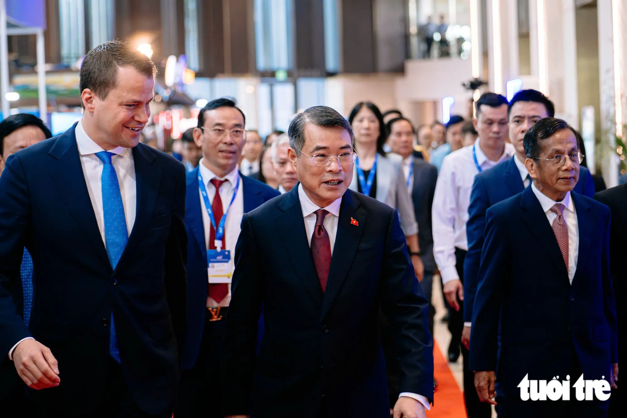 Thủ tướng Chính phủ Lê Minh Hưng và Ông Stephan Mergenthaler, Giám đốc điều hành Diễn đàn Kinh tế Thế giới (WEF) - Ảnh: THANH HIỆP