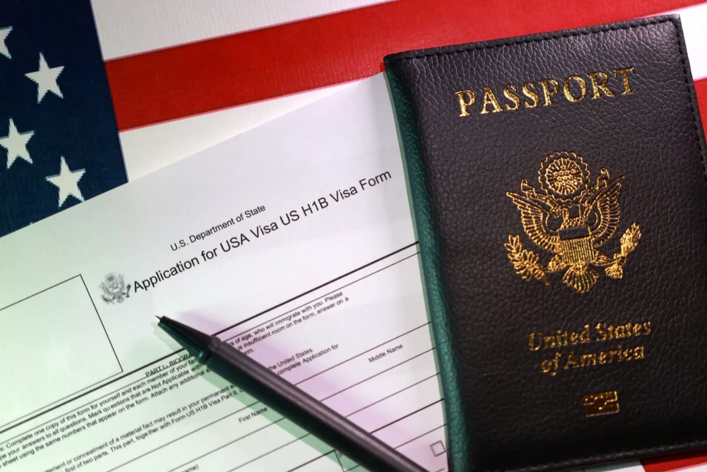 Mỹ dự kiến tăng phí với mỗi hồ sơ xin thị thực H-1B - Ảnh: REUTERS