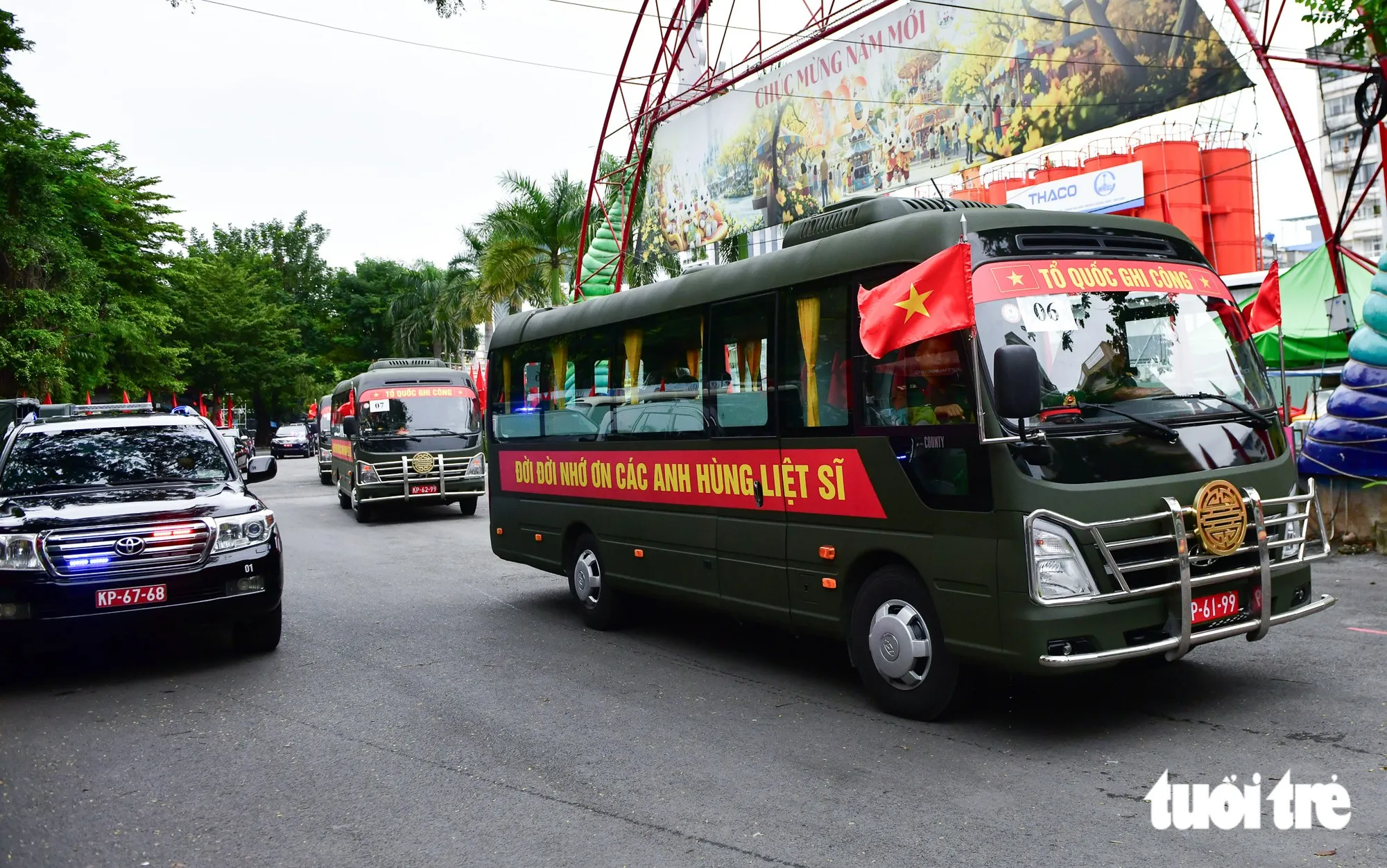 Suốt 58 năm qua, các anh hùng liệt sĩ, những người hoạt động cách mạng kiên trung vẫn lặng lẽ yên nghỉ trong lòng đất mẹ Sài Gòn và không kịp chứng kiến đất nước Việt Nam hòa bình, thống nhất, phát triển và hội nhập, nhưng chính cuộc đời của các anh hùng liệt sĩ đã góp phần mở ra một tương lai tươi sáng cho dân tộc Việt Nam - Ảnh: LÊ PHAN