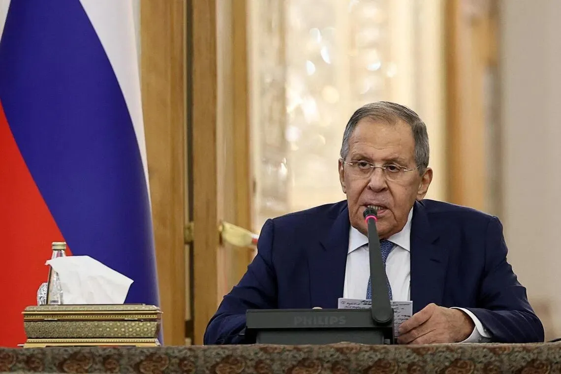Ngoại trưởng Nga Sergei Lavrov cho biết Matxcơva không thể chấp nhận việc Ukraine trở thành “mối đe dọa quân sự đối với các lợi ích an ninh hợp pháp của Liên bang Nga”.