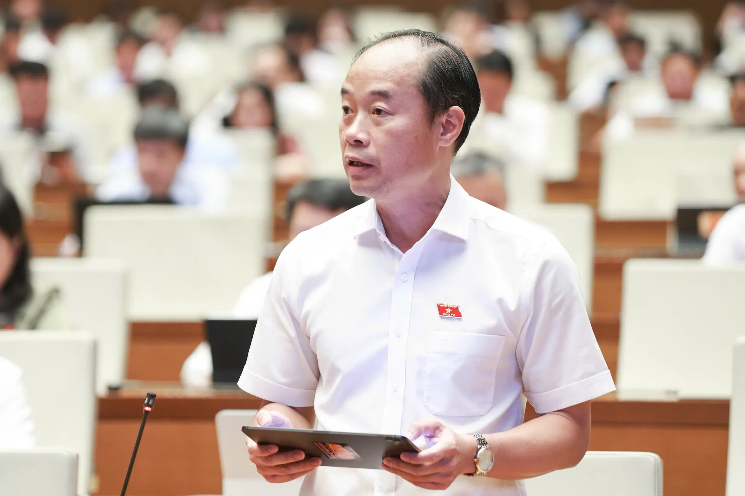Viện trưởng Viện Kiểm sát nhân dân tỉnh Khánh Hòa Bùi Mạnh Cường phát biểu tại Quốc hội sáng 27/10.