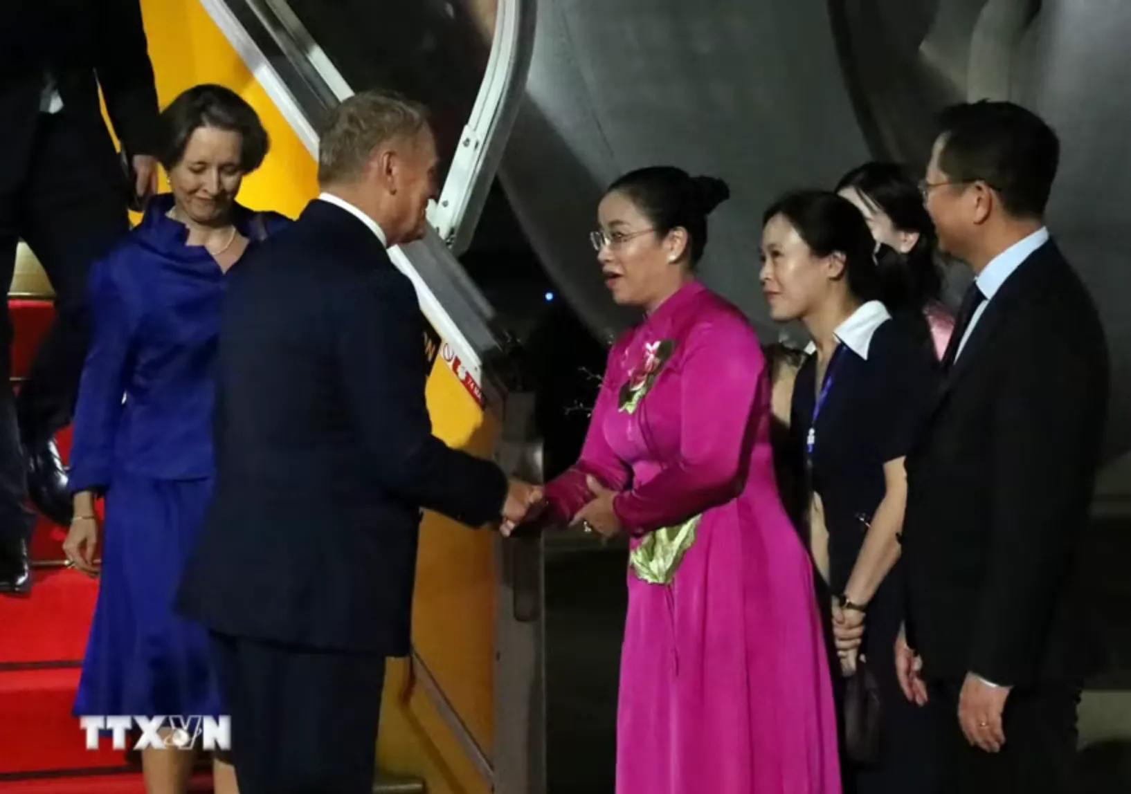 Thủ tướng Ba Lan Donald Tusk đến Đà Nẵng tối 23-10 - Ảnh: TTXVN
