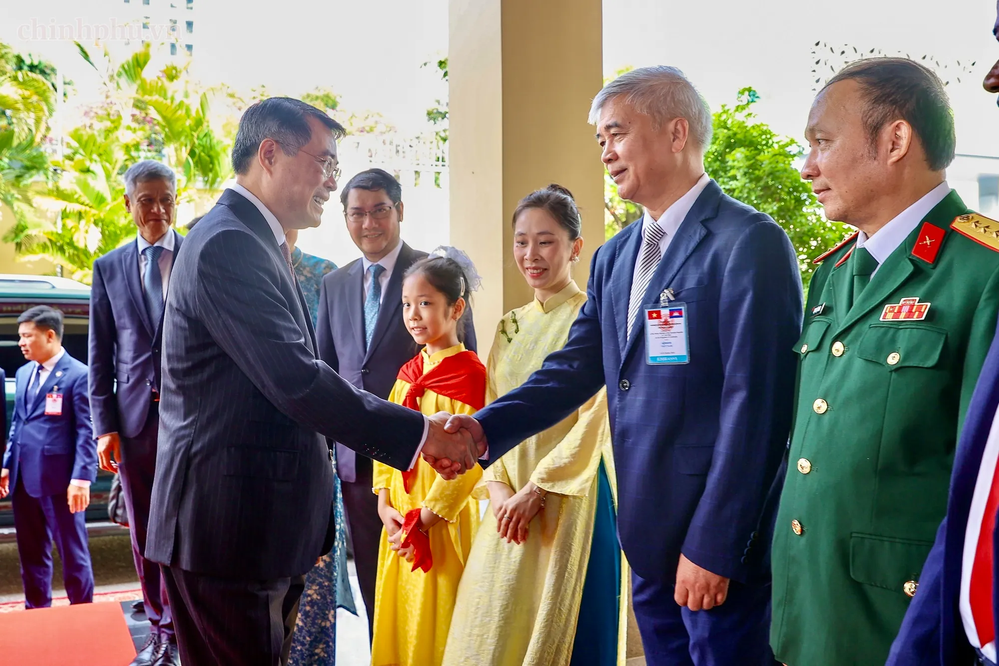 Thủ tướng Lê Minh Hưng gặp cộng đồng và các cơ quan đại diện Việt Nam tại Campuchia - Ảnh: CHINHPHU.VN