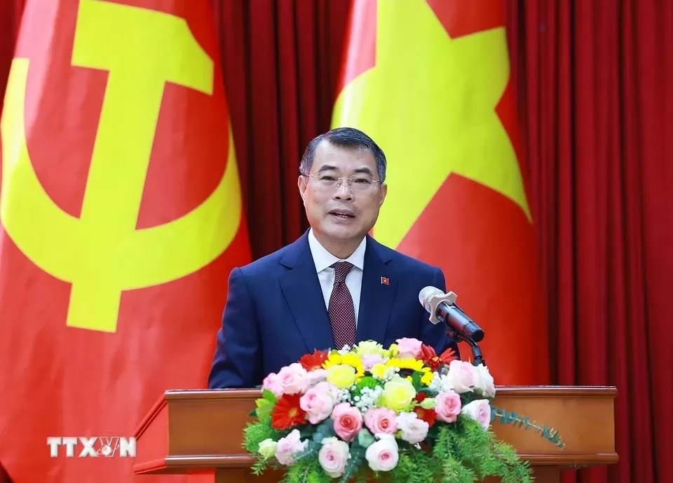 Thủ tướng Lê Minh Hưng phát biểu tại cuộc gặp bà con người Việt tại Lào - Ảnh:  TTXVN