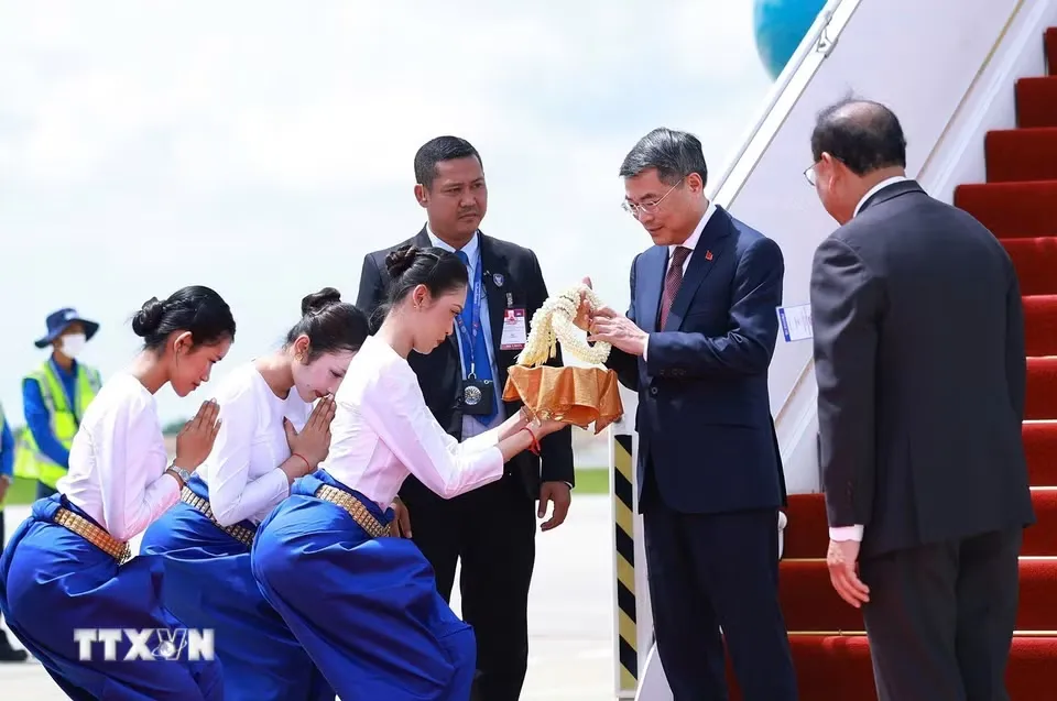 Nghi lễ đón Thủ tướng Lê Minh Hưng tại sân bay quốc tế Techo, Phnom Penh - Ảnh: TTXVN