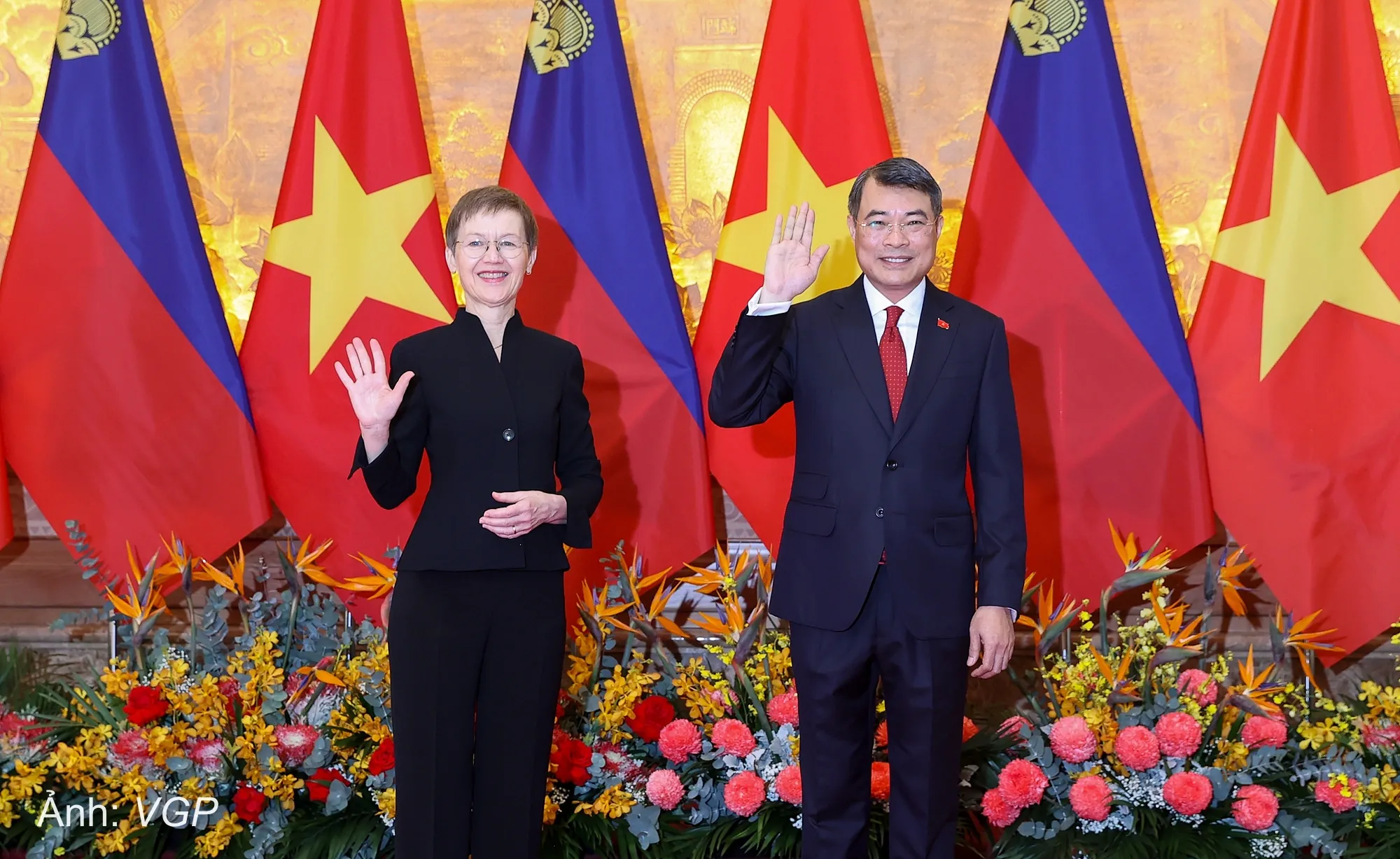 Thủ tướng Lê Minh Hưng đón Thủ tướng Liechtenstein Brigitte Haas ngày 18/10.