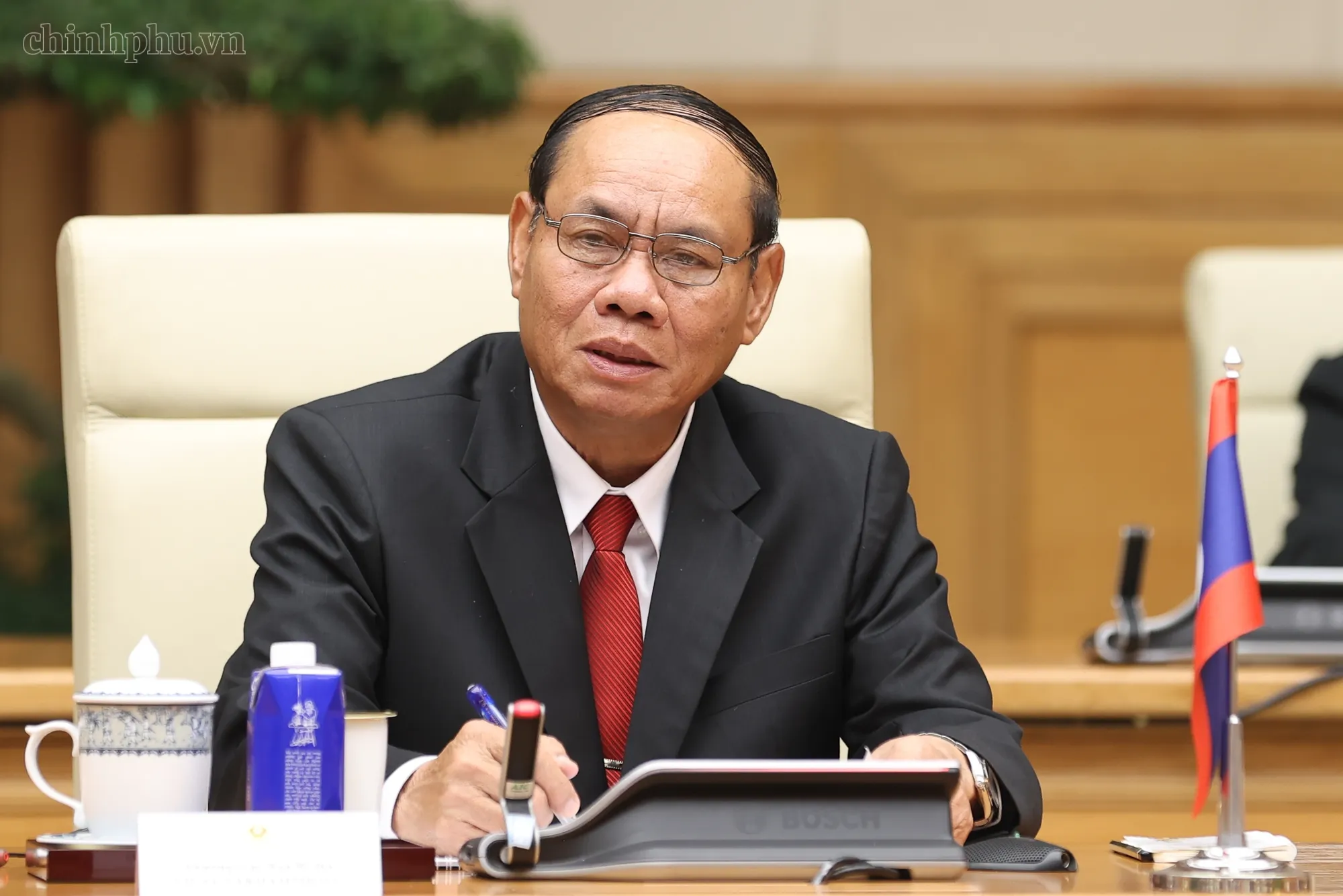 Thường trực Ban Bí thư Đảng Nhân dân Cách mạng Lào Vilay Lakhamfong phát biểu tại cuộc gặp - Ảnh: VGP