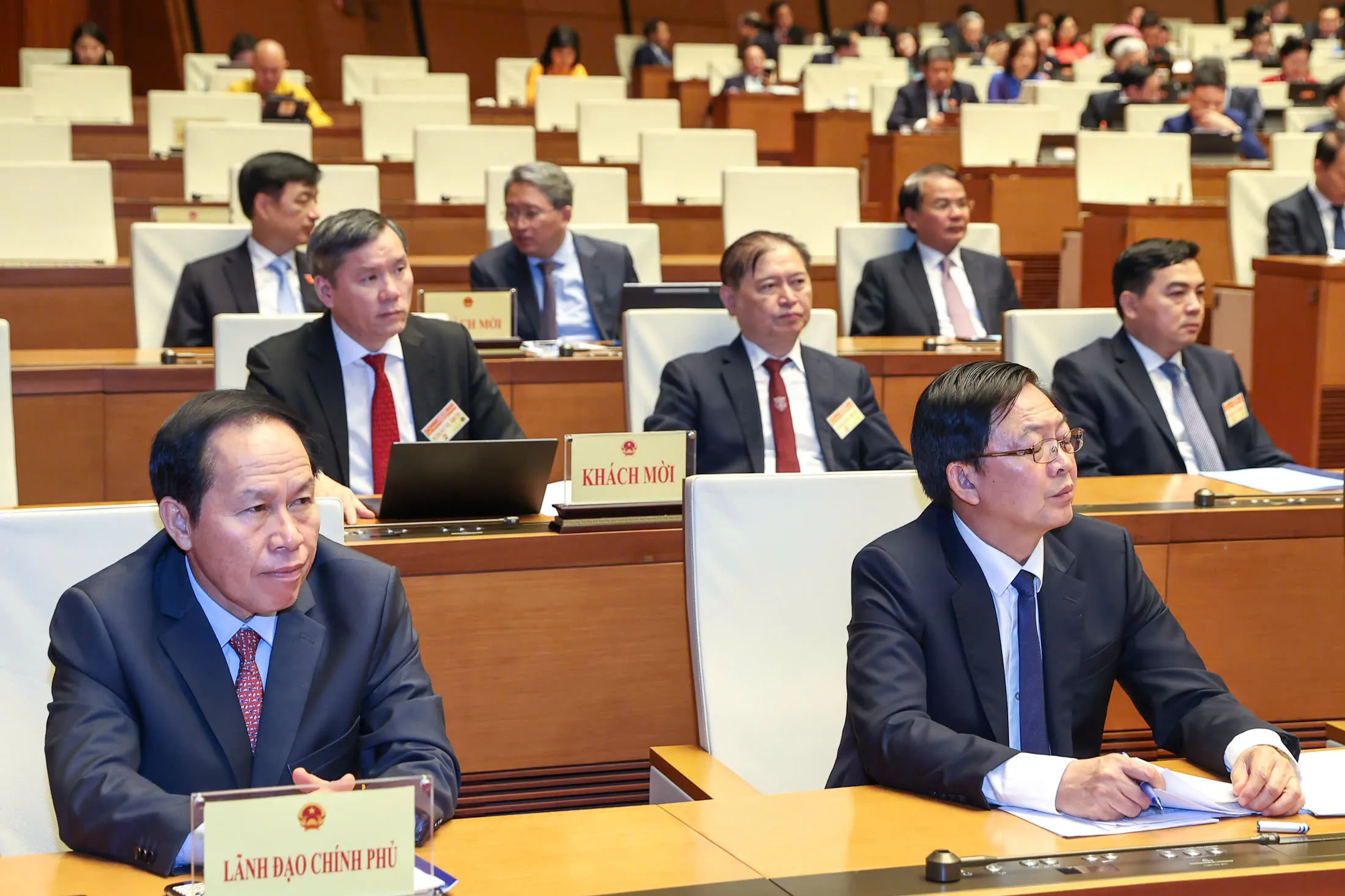 Phó thủ tướng Lê Tiến Châu (trái) và Phó thủ tướng Hồ Quốc Dũng tại phiên khai mạc.