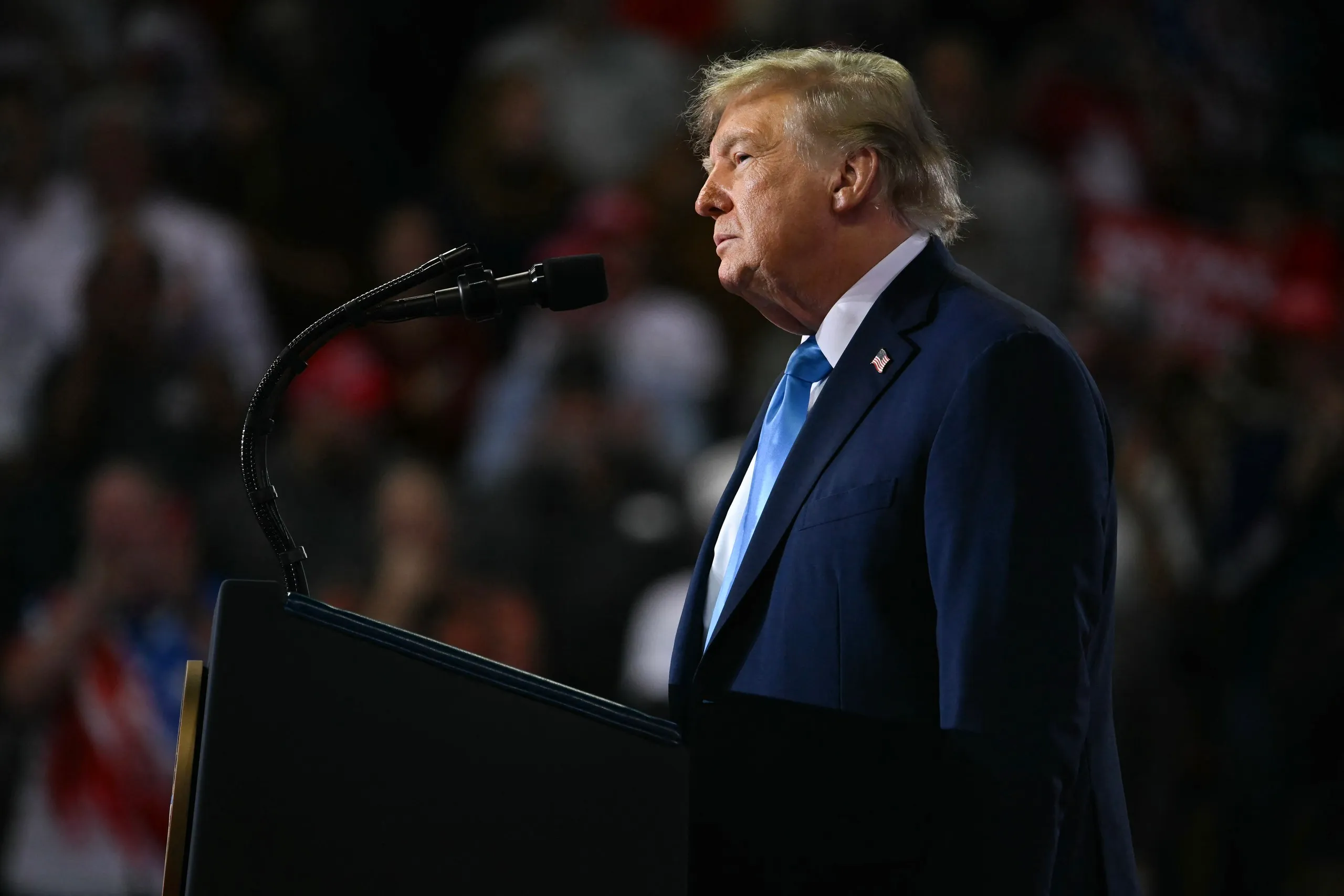 Tổng thống Mỹ Donald Trump phát biểu tại một buổi vận động ở Kentucky ngày 17-10 - Ảnh: AFP