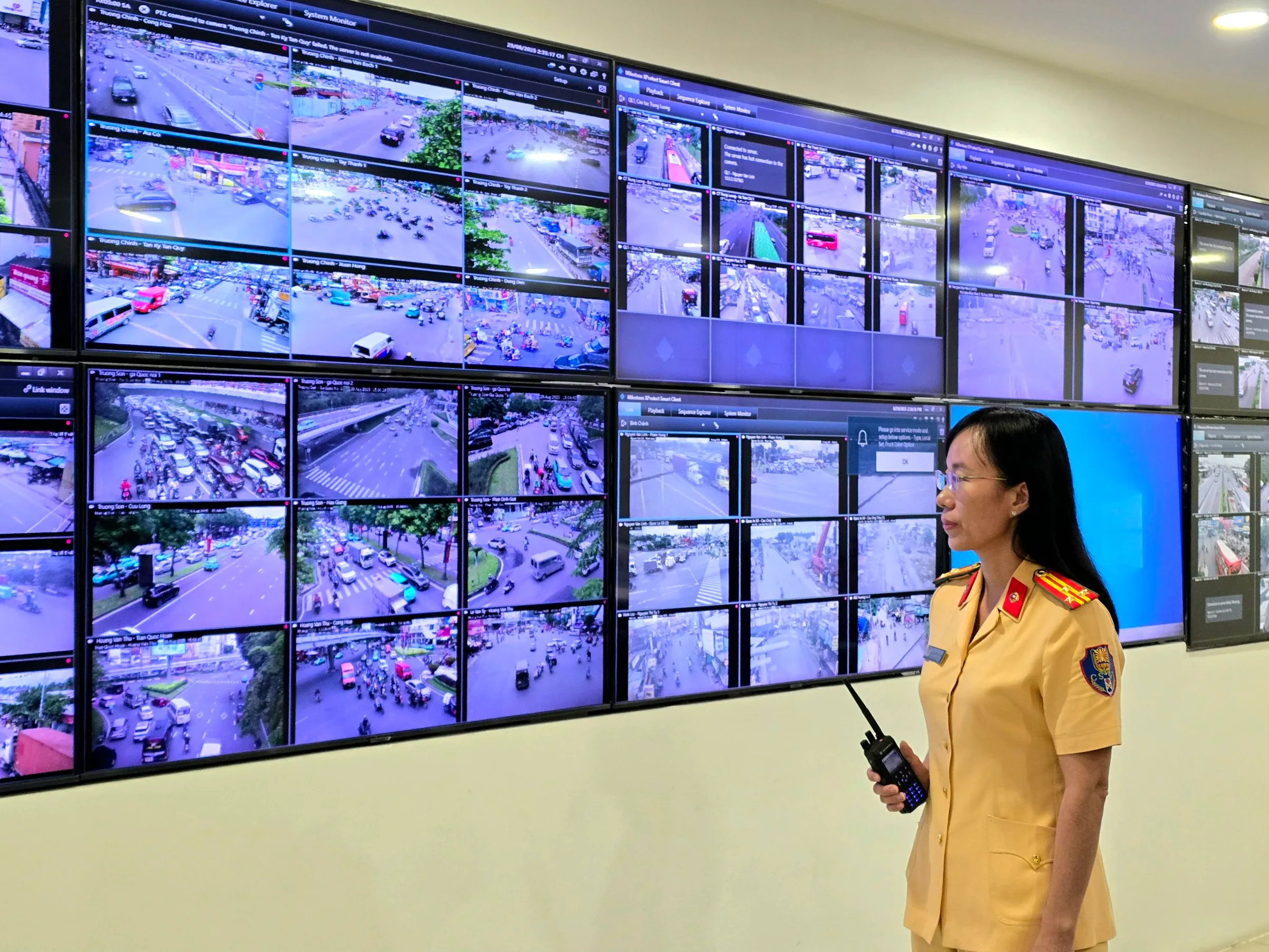 Lực lượng Cảnh sát giao thông TP.HCM ứng dụng hệ thống camera AI xử lý vi phạm giao thông - Ảnh: MINH HÒA