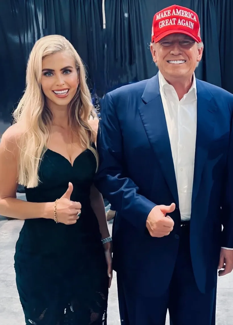 Katie Zacharia chụp ảnh cùng Tổng thống Trump - Ảnh: INSTAGRAM