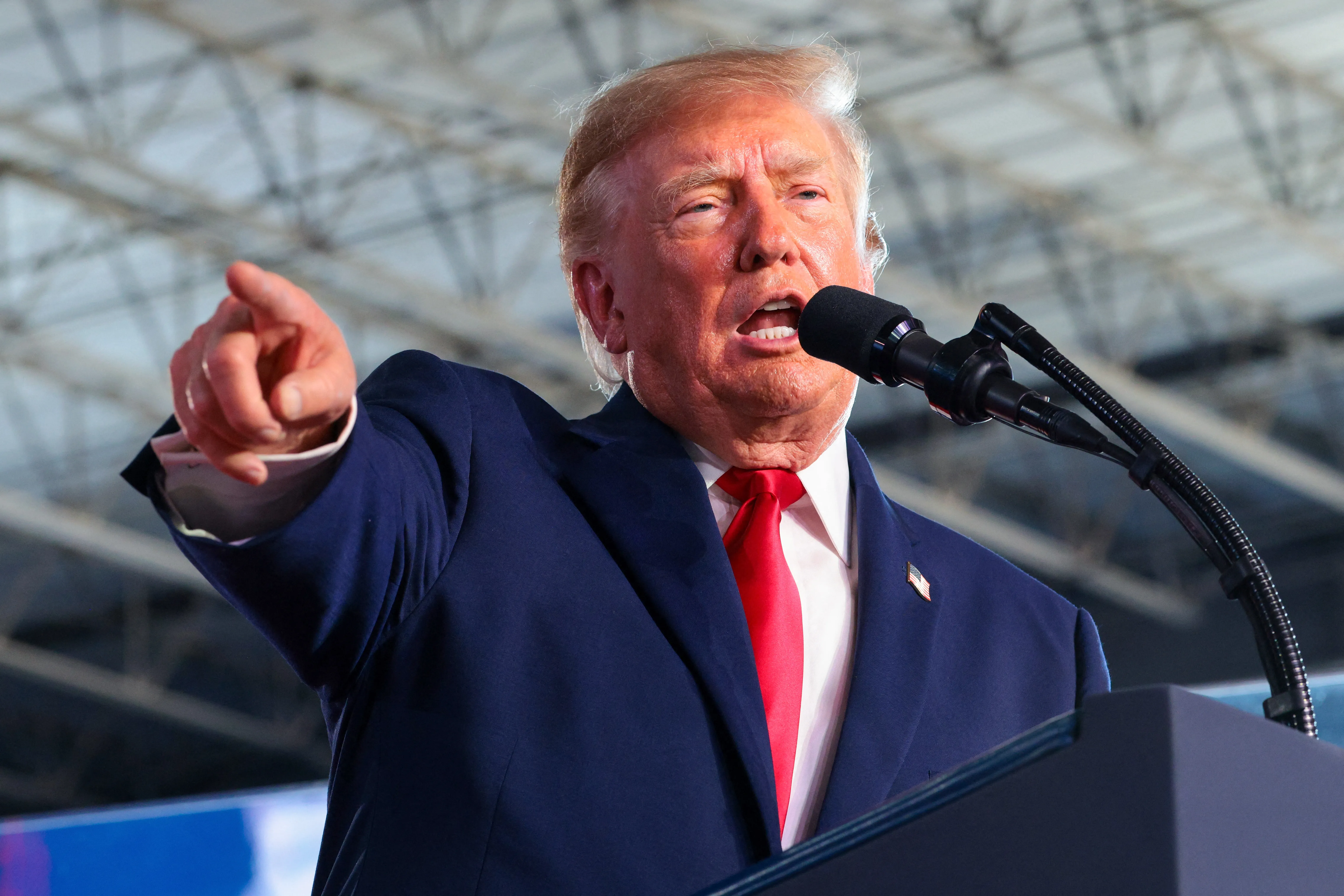 Tổng thống Mỹ Donald Trump phát biểu tại cuộc mít tinh vận động tranh cử giữa kỳ ở thành phố Corpus Christi, bang Texas, ngày 27-10 - Ảnh: AFP