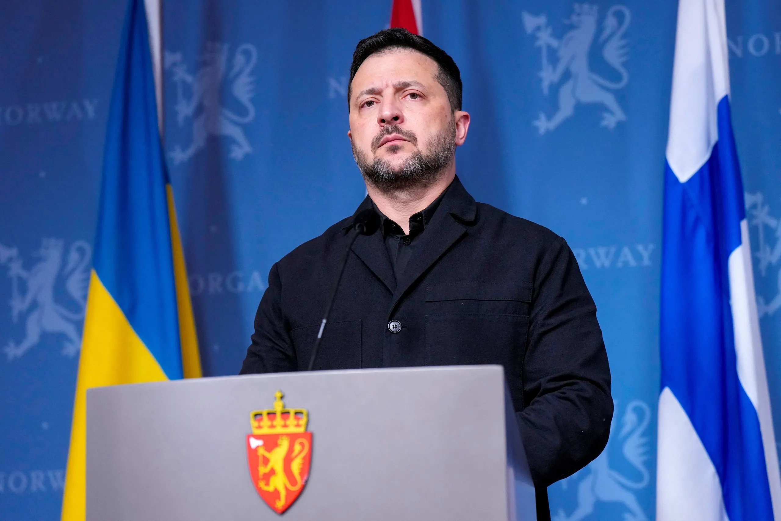 Tổng thống Ukraine Volodymyr Zelensky tham gia một buổi họp báo hôm 20-10 - Ảnh: REUTERS