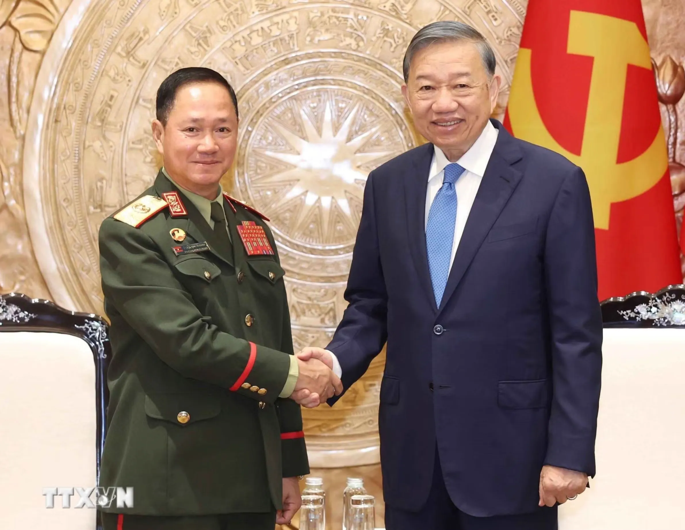 Chiều 14-10, tại Trụ sở Trung ương Đảng, Tổng Bí thư, Chủ tịch nước Tô Lâm đã tiếp Đại tướng Khamlieng Outhakaisone, Phó thủ tướng, Bộ trưởng Bộ Quốc phòng Lào - Ảnh: TTXVN