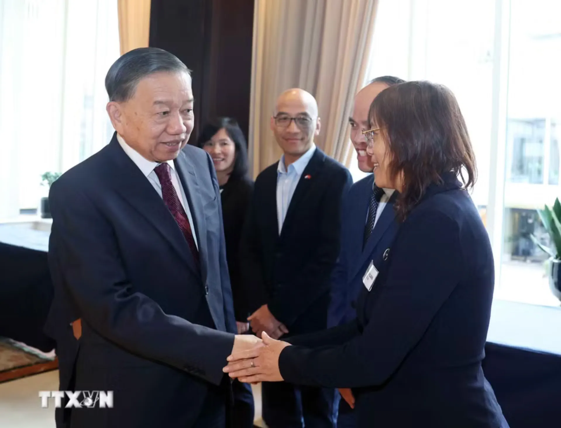 Tổng Bí thư, Chủ tịch nước Tô Lâm gặp đại diện chuyên gia, trí thức người Việt tại Bỉ và Luxembourg ngày 24-10 - Ảnh: TTXVN