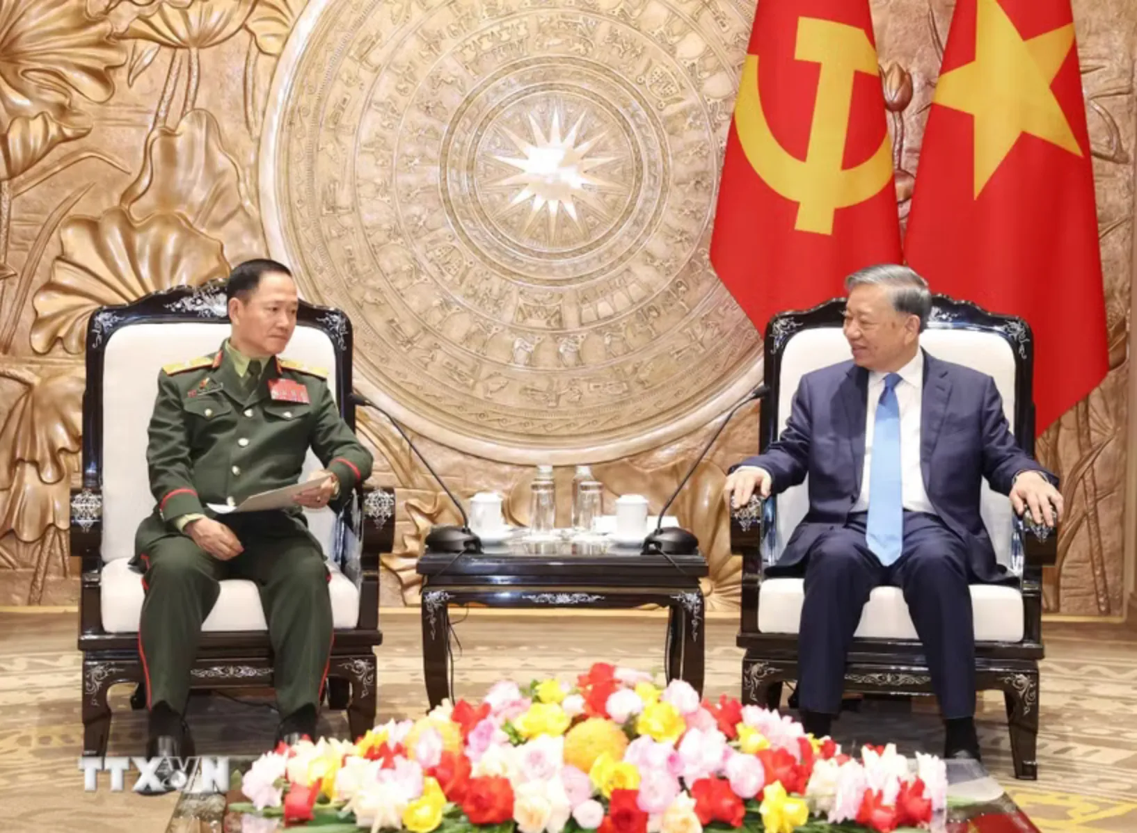 Tổng Bí thư, Chủ tịch nước Tô Lâm đề nghị hai Bộ Quốc phòng Việt Nam và Lào phối hợp chuẩn bị tổ chức tốt các hoạt động trong khuôn khổ “Năm Đoàn kết hữu nghị 2027” giữa hai nước, qua đó khơi dậy niềm tự hào và làm sâu sắc hơn tình đoàn kết giữa nhân dân, nhất là thế hệ trẻ hai nước - Ảnh: TTXVN