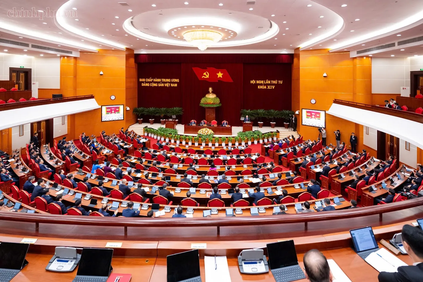 Phiên khai mạc Hội nghị Trung ương 4 khóa 14, sáng 5/10.