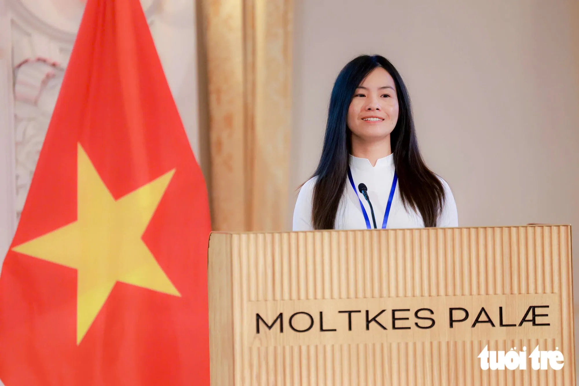Chị Nguyễn Thị Thu Hiền - phó chủ tịch Hội Chuyên gia trí thức người Việt tại Đan Mạch, PGS. TS, chuyên gia cao cấp về y sinh thuộc Bệnh viện Đại học Aalborg - phát biểu - Ảnh: NGUYỄN KHÁNH