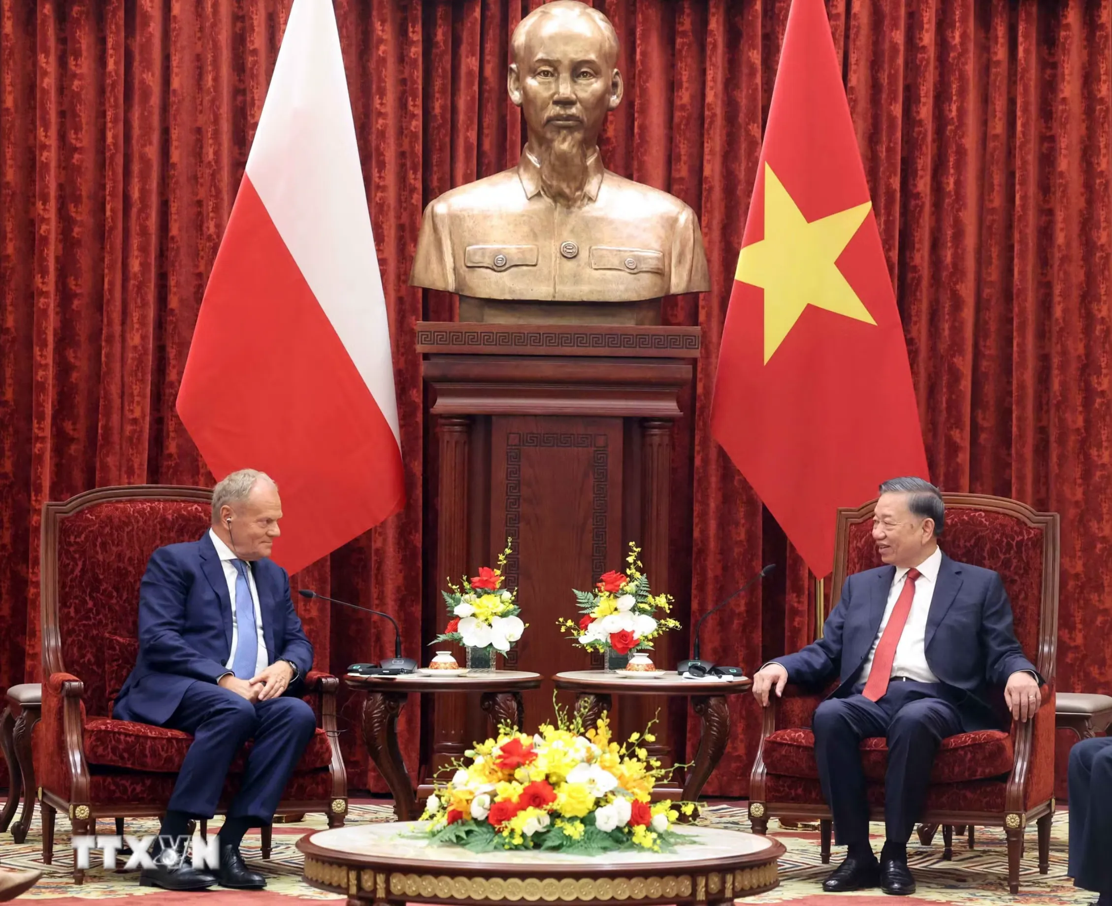 Hai nhà lãnh đạo tin tưởng quan hệ Việt Nam - Ba Lan sẽ tiếp tục phát triển mạnh mẽ, đi vào chiều sâu, mang lại lợi ích thiết thực cho nhân dân hai nước - Ảnh: TTXVN