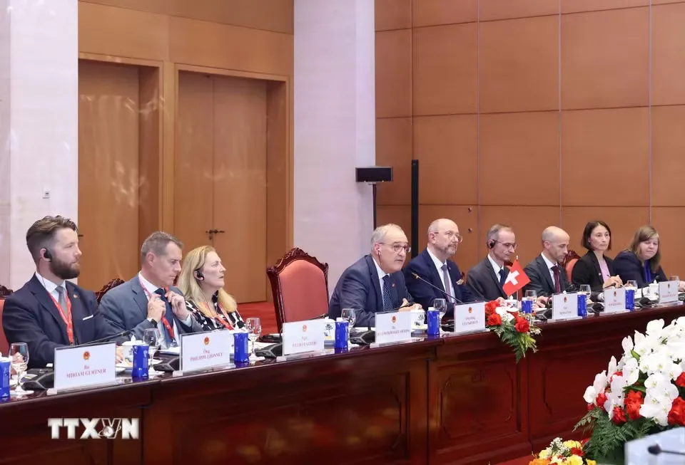 Tổng thống Thụy Sĩ Guy Parmelin và đoàn đại biểu cấp cao tại hội đàm - Ảnh: TTXVN