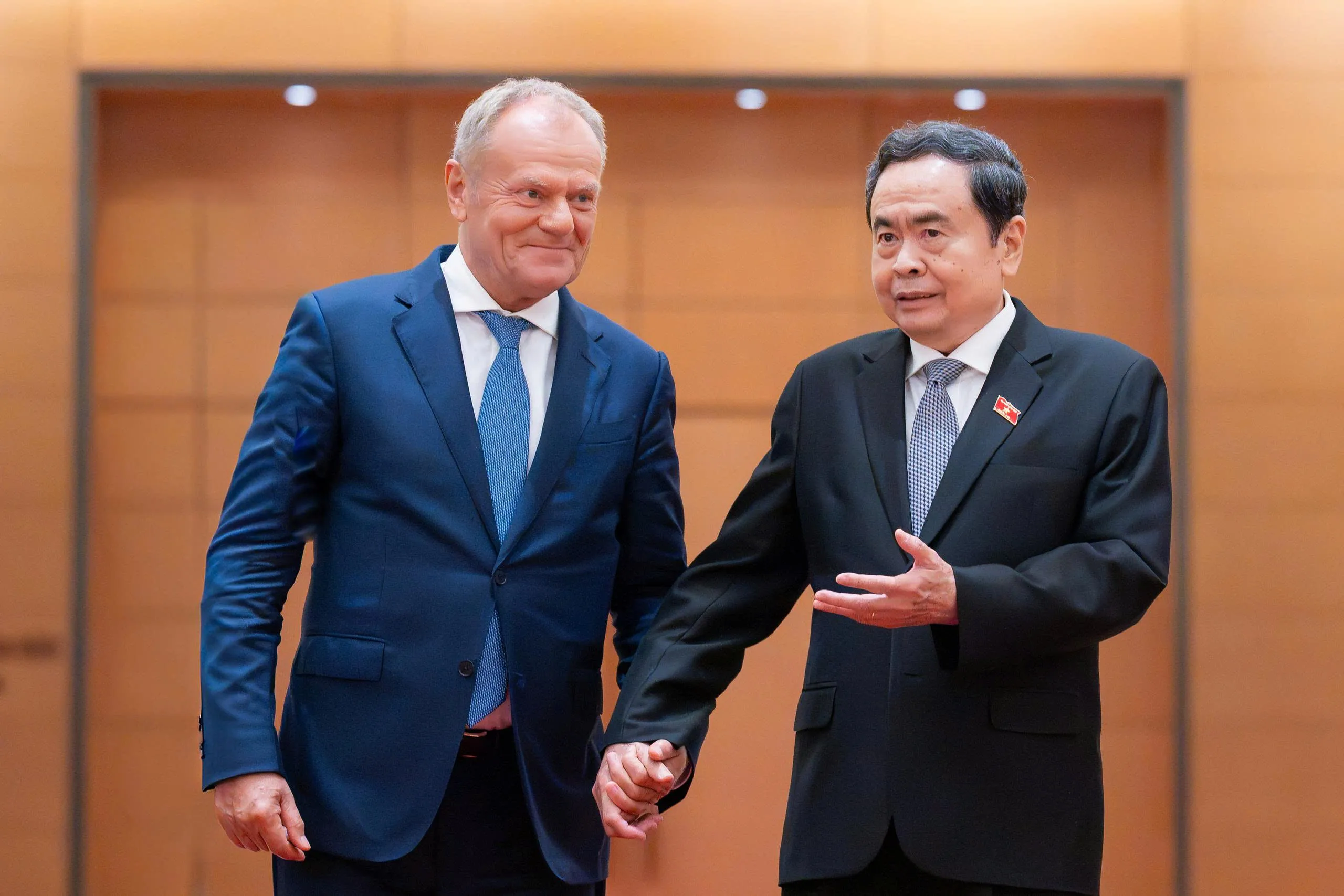 Chủ tịch Quốc hội Trần Thanh Mẫn và Thủ tướng Ba Lan Donald Tusk tại Nhà Quốc hội chiều 26-10 - Ảnh: Quochoi.vn