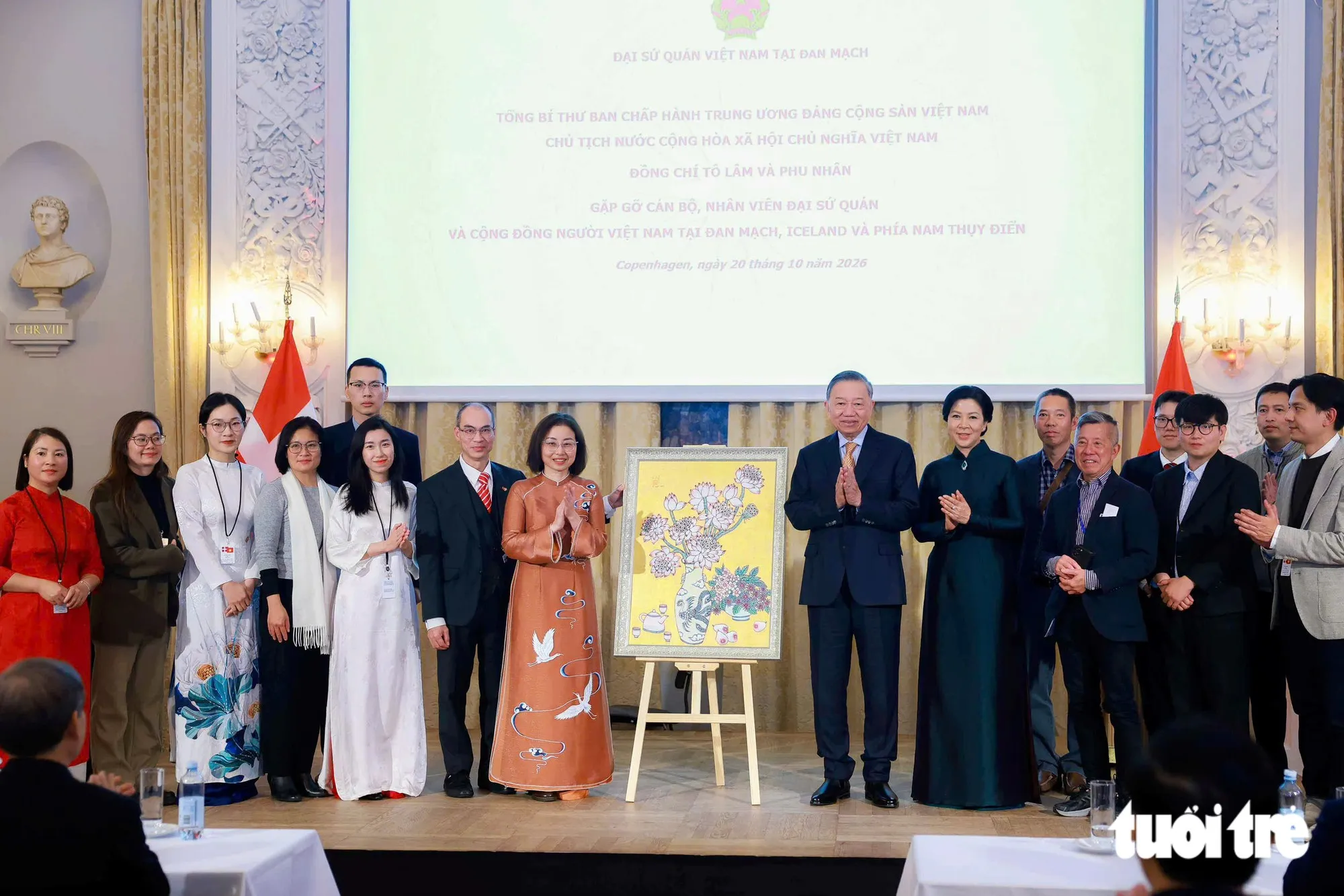 Tổng Bí thư, Chủ tịch nước Tô Lâm đánh giá cao việc kiều bào tại ba nước có ý thức giữ gìn bản sắc văn hóa, tiếng Việt cho các thế hệ sau, đặc biệt luôn dành tình cảm sâu sắc, hướng về quê hương bằng những hành động thiết thực, nghĩa tình - Ảnh: NGUYỄN KHÁNH