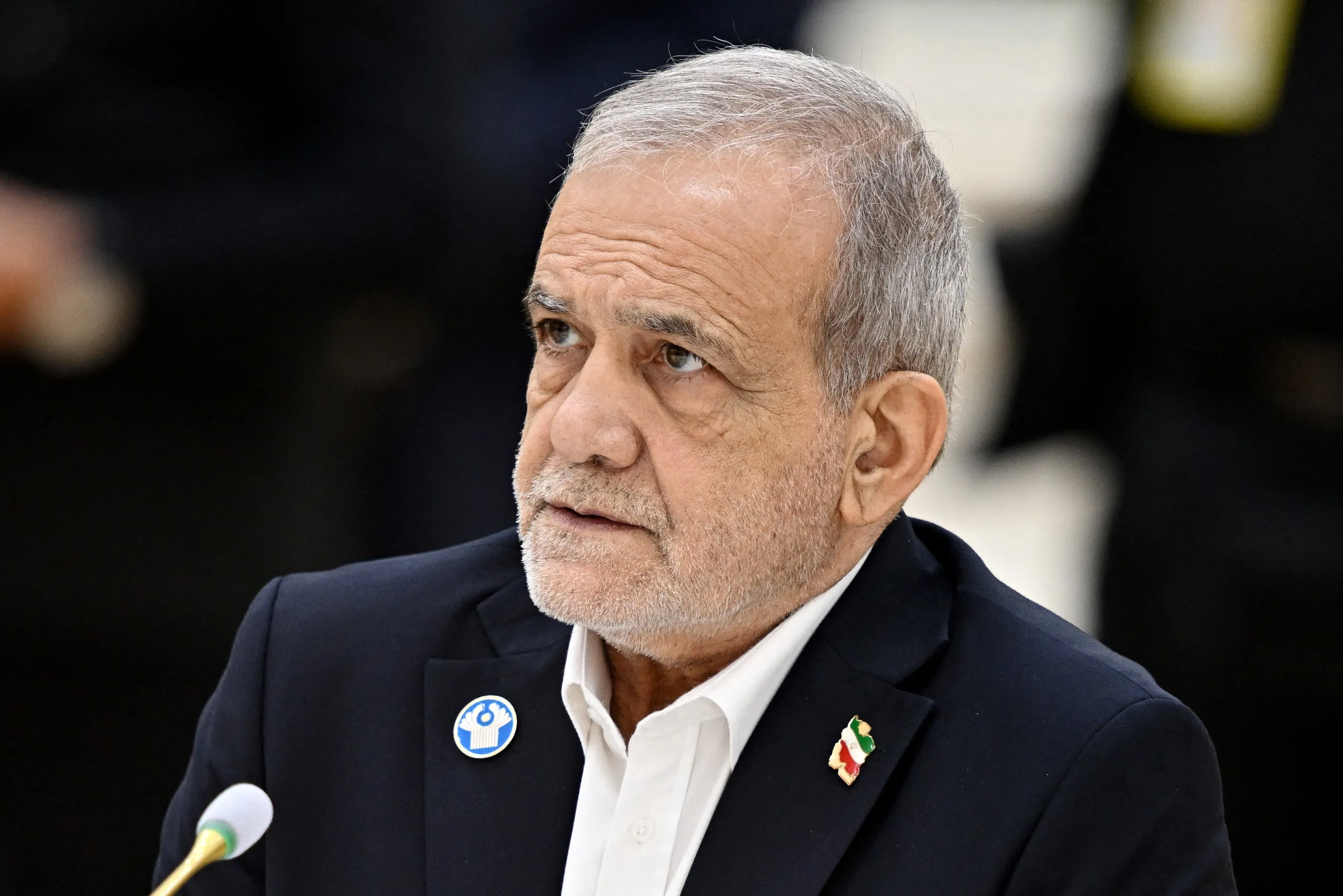 Tổng thống Iran Masoud Pezeshkian tại hội nghị thượng đỉnh CIS ở thành phố Turkmenbashi, Turkmenistan, ngày 9-10 - Ảnh: AFP