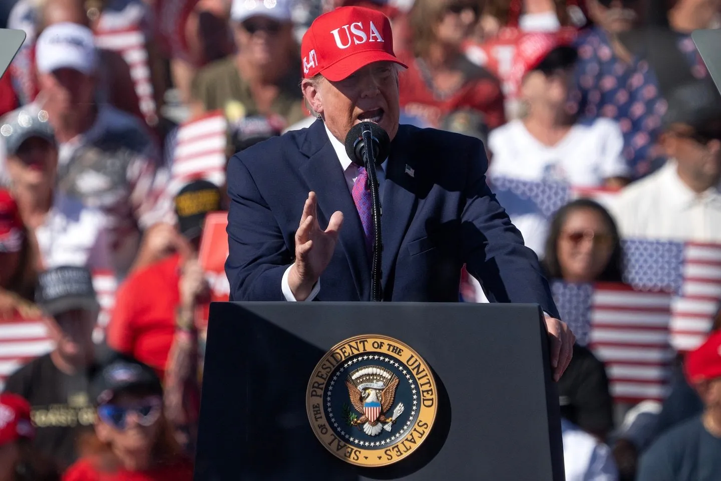 Tổng thống Trump phát biểu tại cuộc mít-tinh ở bang Arizona ngày 14/10.
