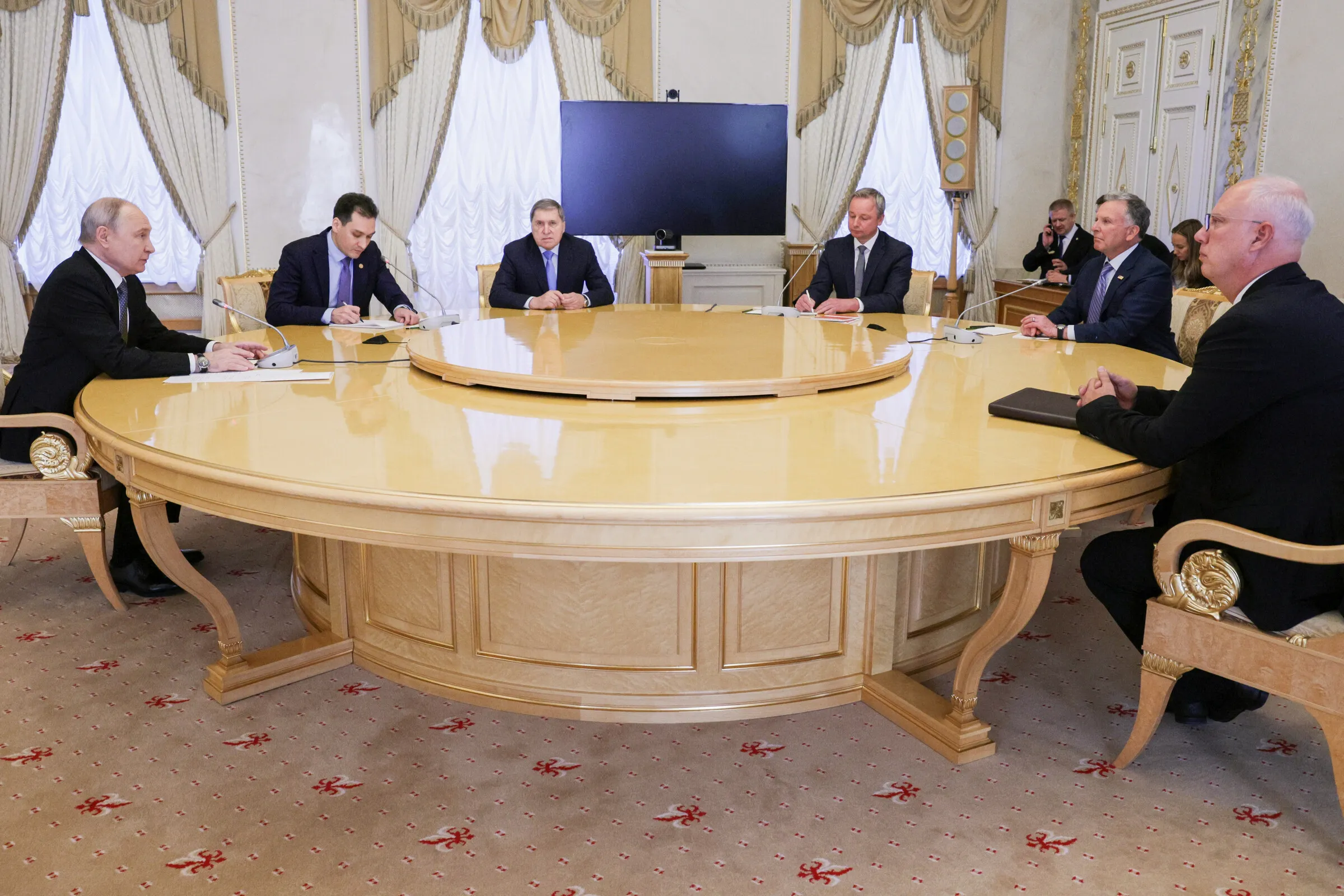 Tổng thống Vladimir Putin gặp đặc phái viên Mỹ Steve Witkoff tại St. Petersburg ngày 21/10.