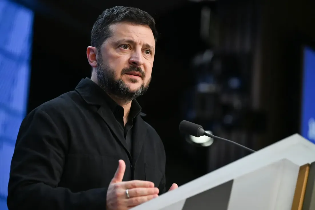Tổng thống Ukraine Volodymyr Zelensky phát biểu tại một cuộc họp báo ở Brussels (Bỉ) ngày 16-10 - Ảnh: AFP