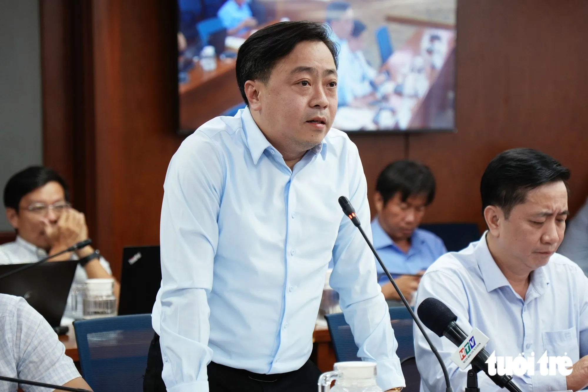 Ông Phạm Quốc Huy - Phó trưởng Phòng Hạ tầng kỹ thuật (Sở Xây dựng TP.HCM) - trao đổi tại họp báo - Ảnh: KỲ PHONG