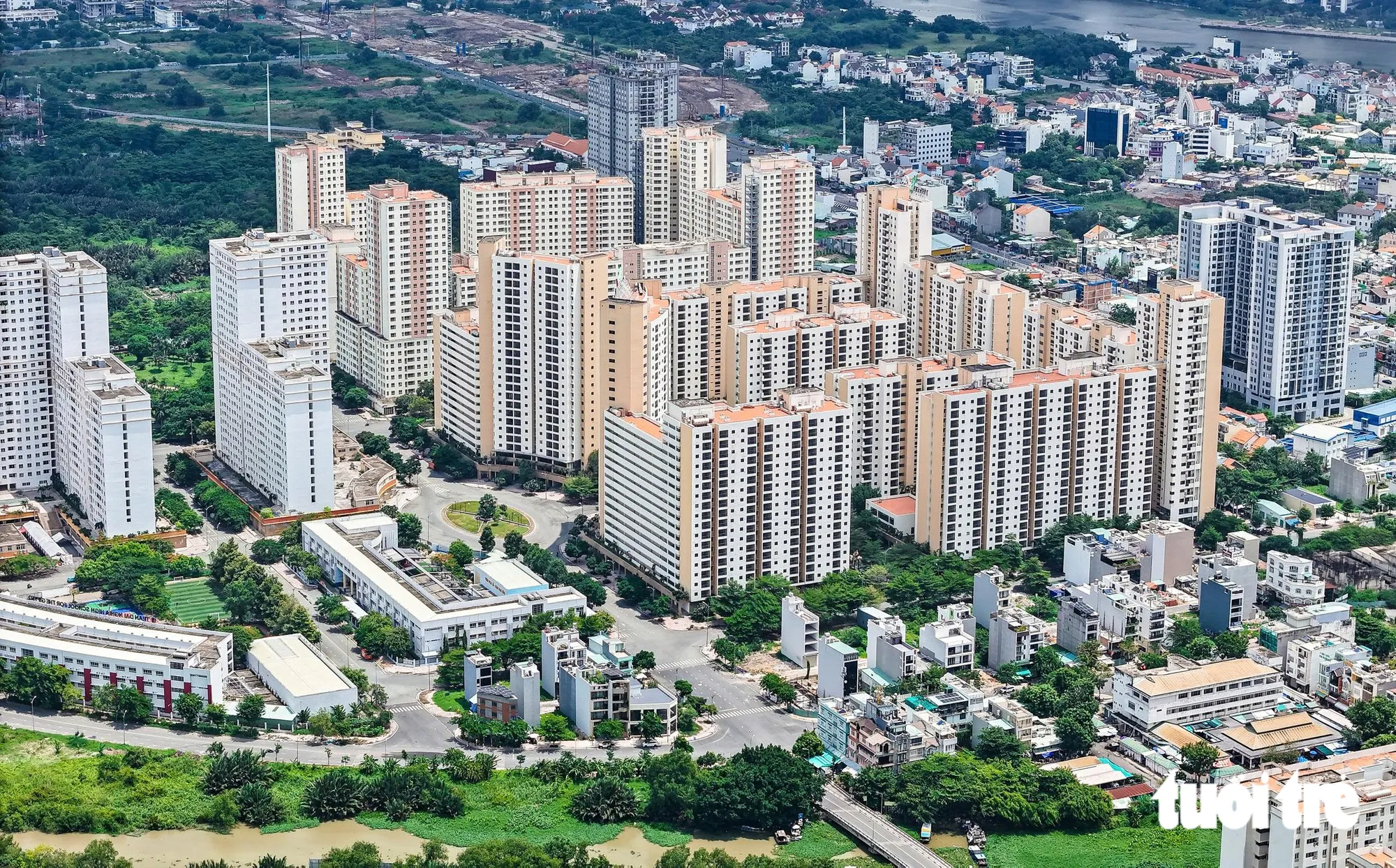 Luật Phát triển đô thị có hiệu lực từ ngày 1-10 trao cho HĐND TP.HCM thẩm quyền quy định chính sách ưu đãi về đầu tư, xây dựng, quản lý, bảo trì và khai thác nhà ở xã hội - Ảnh: CHÂU TUẤN