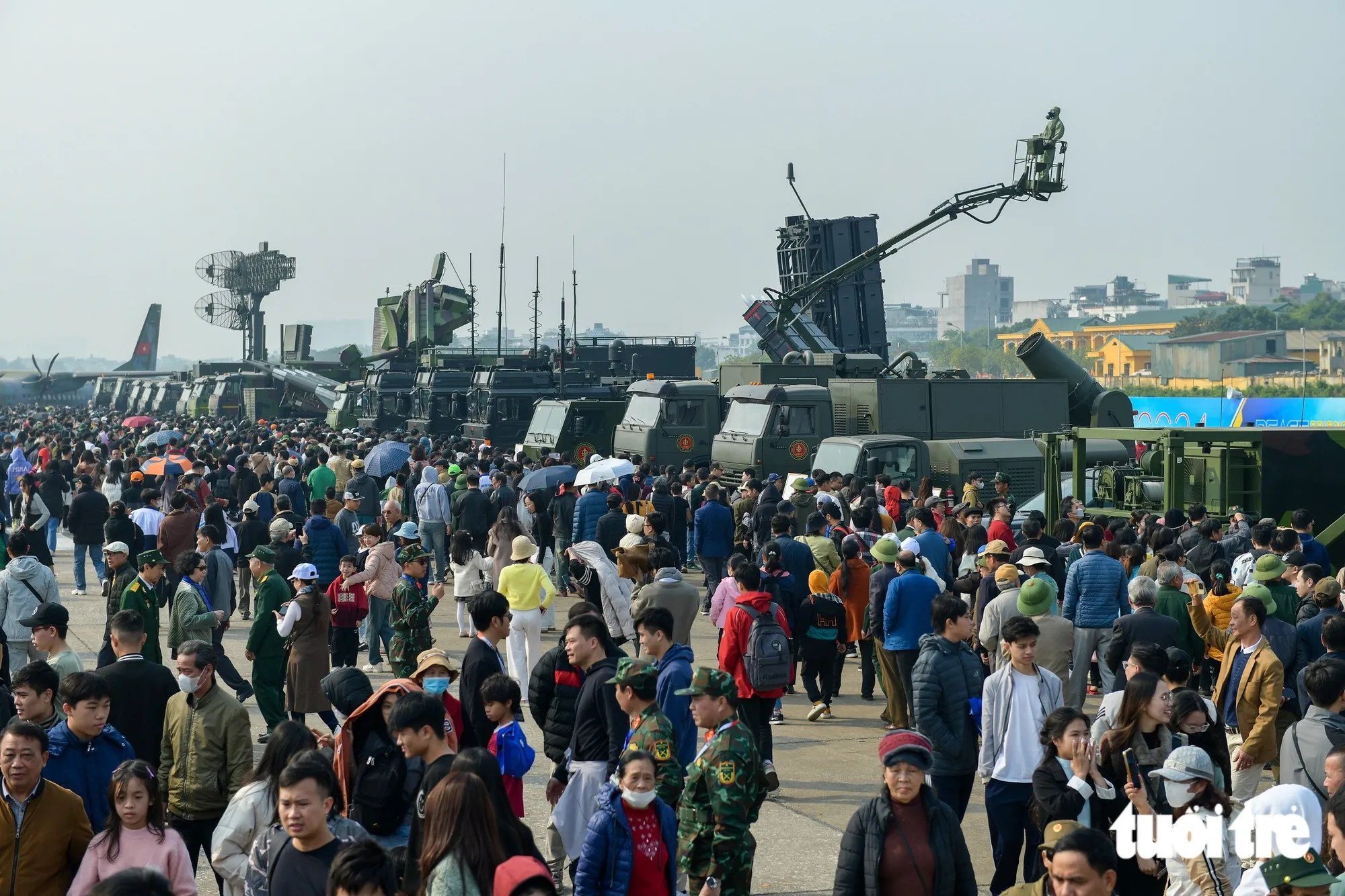 Triển lãm quốc phòng quốc tế Việt Nam 2024 thu hút lượng khách khổng lồ thăm quan - Ảnh: NAM TRẦN