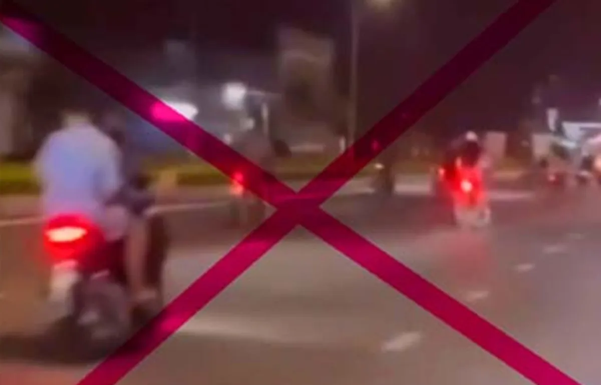 Hình ảnh nhóm thanh, thiếu niên chạy xe máy dàn hàng, đánh võng trên đường được người dân ghi lại - Ảnh: CÔNG AN THANH HÓA