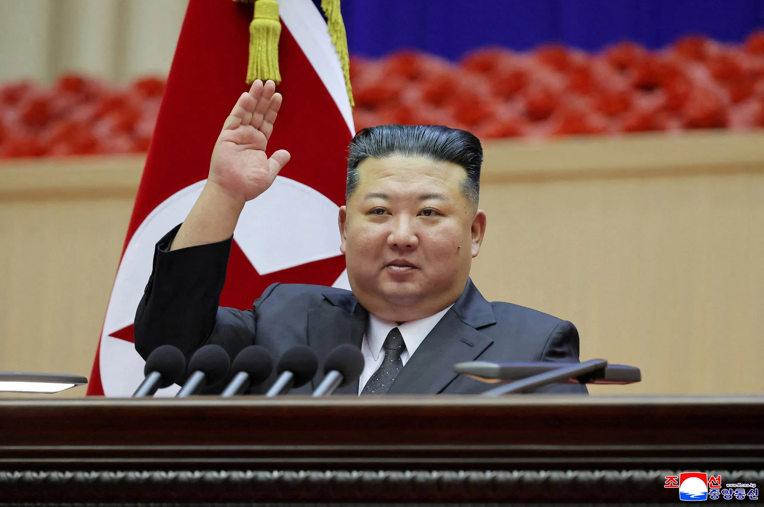 Ông Kim Jong Un tại hội nghị các chỉ huy đại đội quân đội ở Bình Nhưỡng, trong bức ảnh do KCNA công bố ngày 24-10 - Ảnh: REUTERS