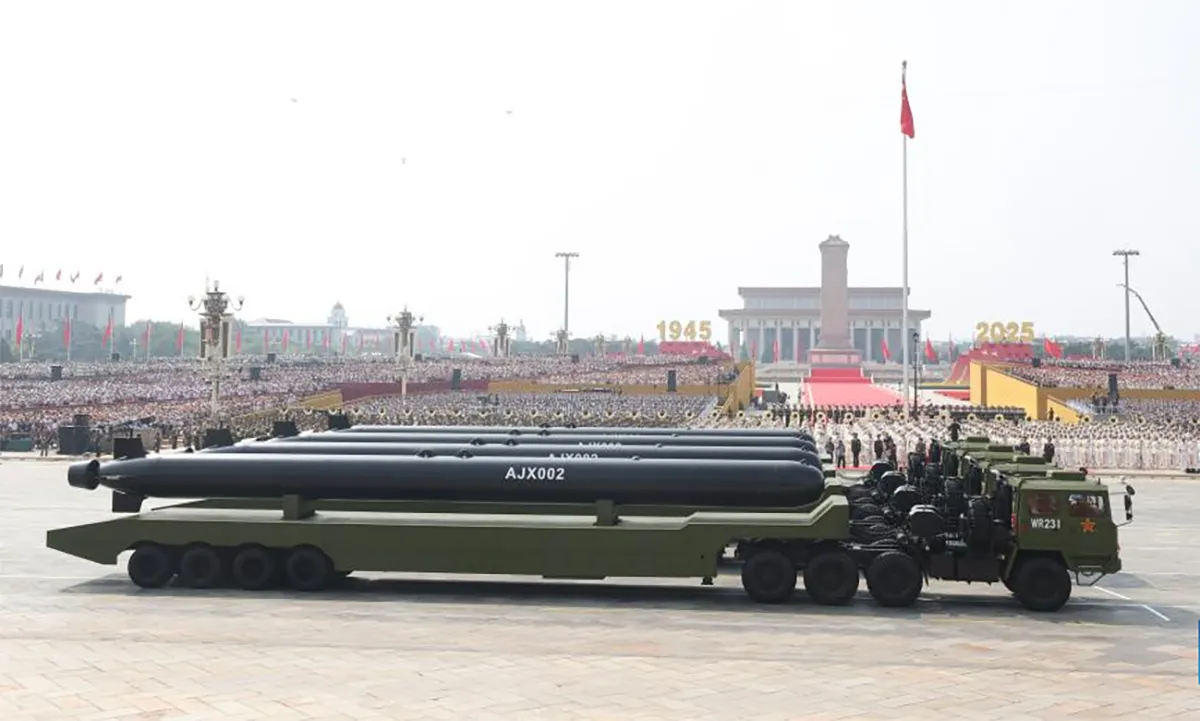 UUV mang tên mã AJX002 trong lễ duyệt binh tại Bắc Kinh, Trung Quốc hồi tháng 9/2025.