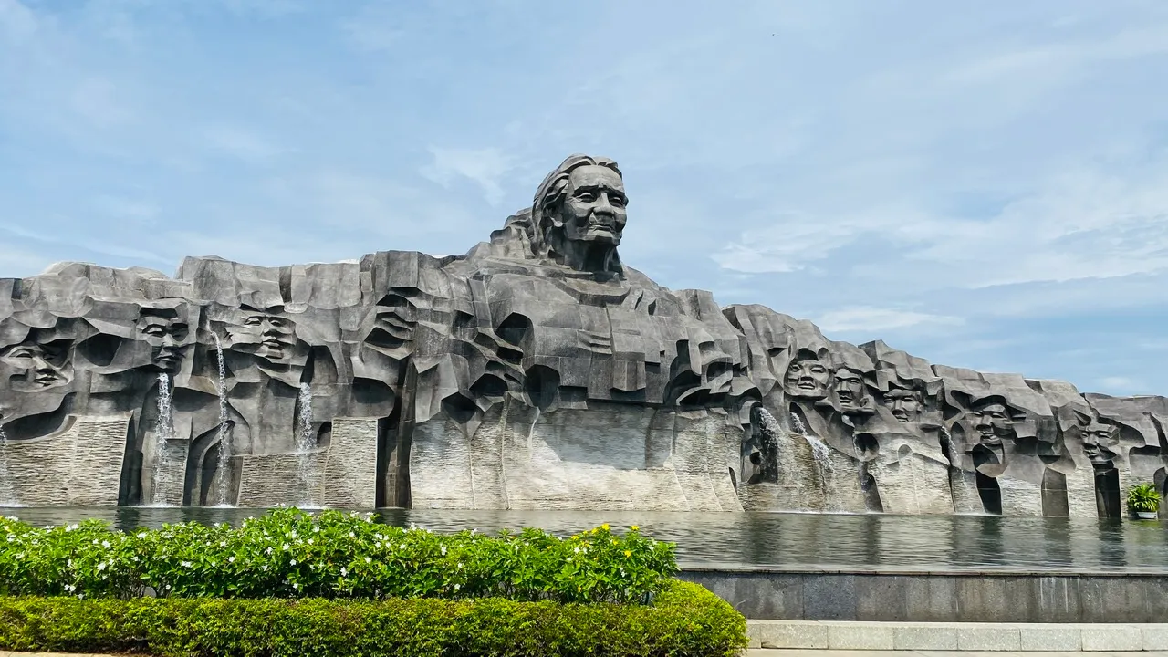 Khu tượng đài Mẹ Việt Nam Anh hùng (phường Quảng Phú, TP Đà Nẵng) - Ảnh: TRƯỜNG TRUNG