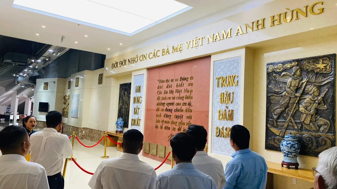 Không gian trưng bày về các Mẹ Việt Nam Anh hùng - Ảnh: TRƯỜNG TRUNG
