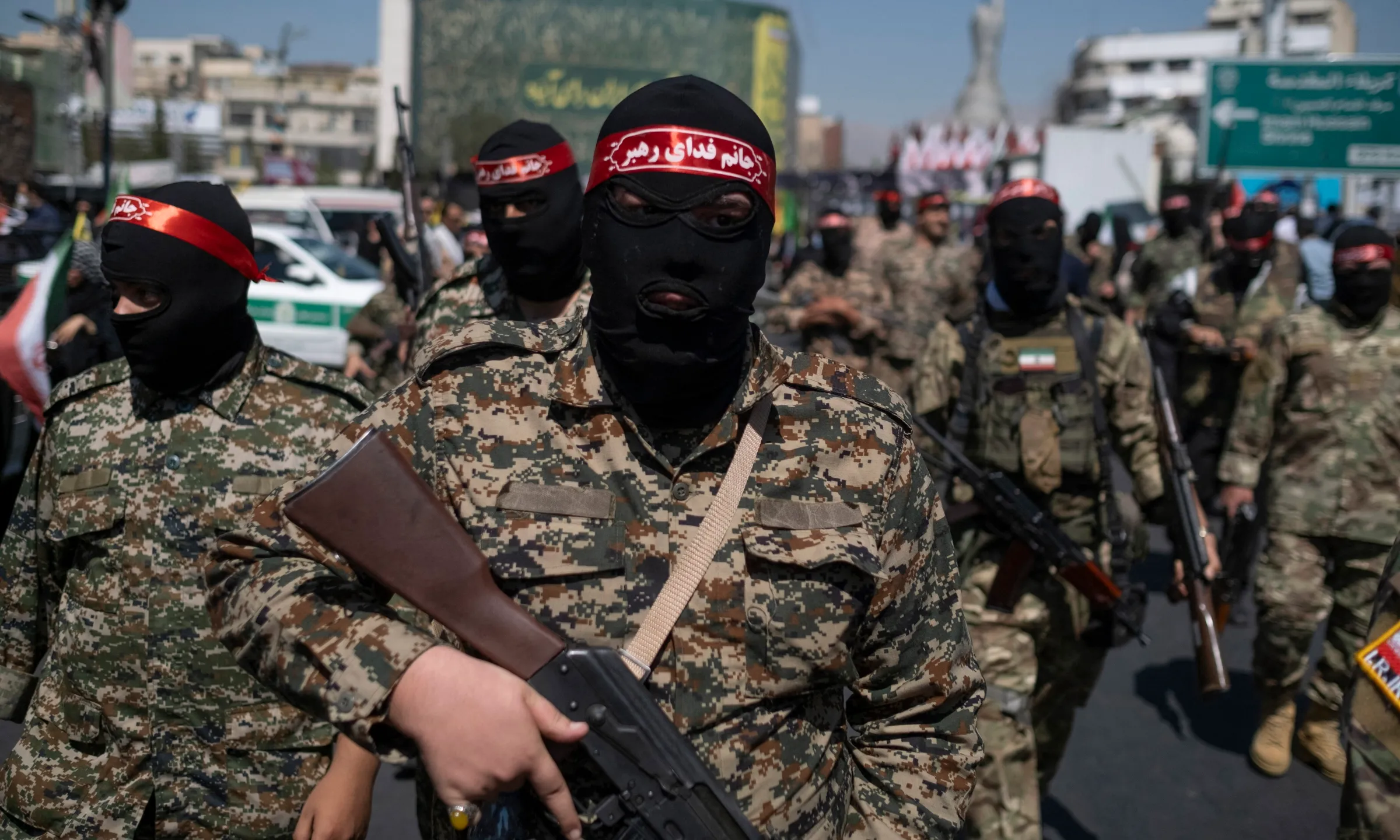Các tay súng thuộc Vệ binh Cách mạng Hồi giáo Iran (IRGC) diễu hành tại trung tâm thủ đô Tehran ngày 18/9/2025.
