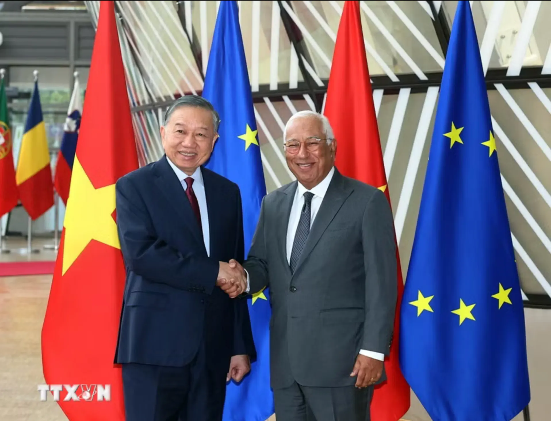 Tổng Bí thư, Chủ tịch nước Tô Lâm gặp Chủ tịch Hội đồng châu Âu António Costa ngày 22-10 - Ảnh: TTXVN