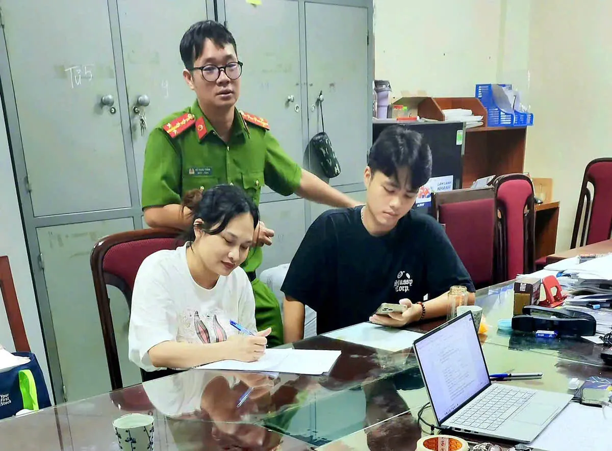 Bị cáo Ngô Thị Thêu ở thời điểm bị bắt và bị dẫn độ về Việt Nam - Ảnh: CA