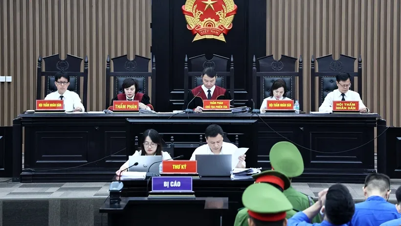 Hội đồng xét xử phiên tòa - Ảnh: GIANG LONG