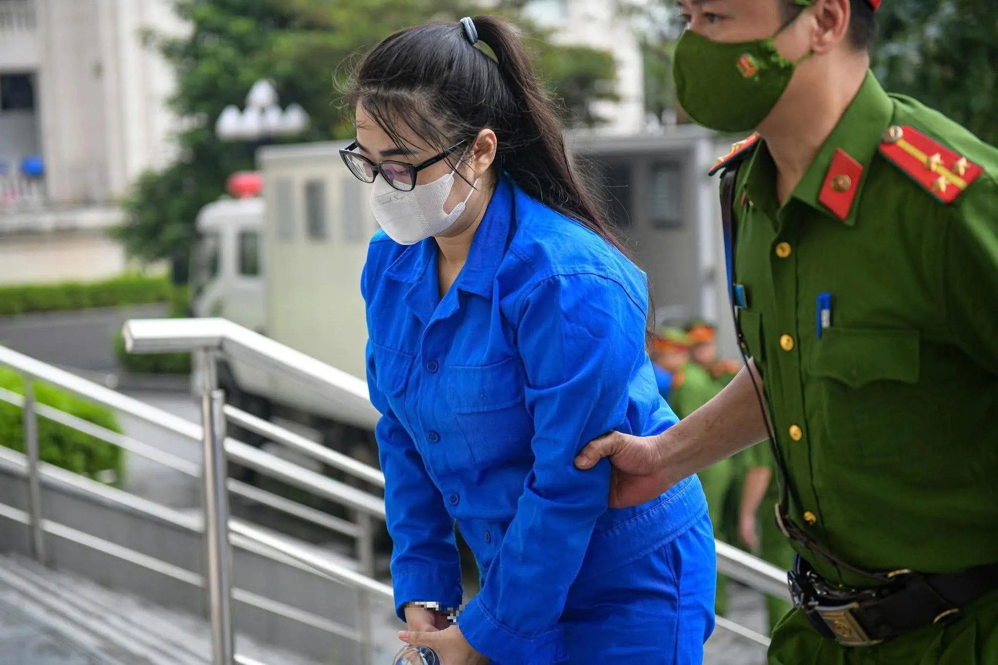 Bị cáo Đinh Thị Dung, quản lý 7 văn phòng, hưởng lương hơn 16 tỉ trong vụ Mr Pips - Ảnh: NAM TRẦN