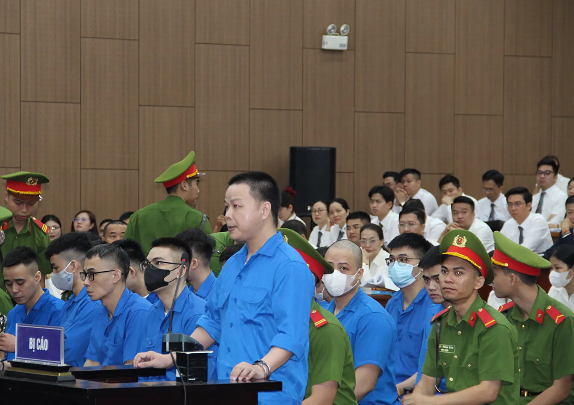 Mr Hunter Lê Khắc Ngọ, cánh tay phải đắc lực của Mr Pips tại phiên tòa - Ảnh: GIANG LONG