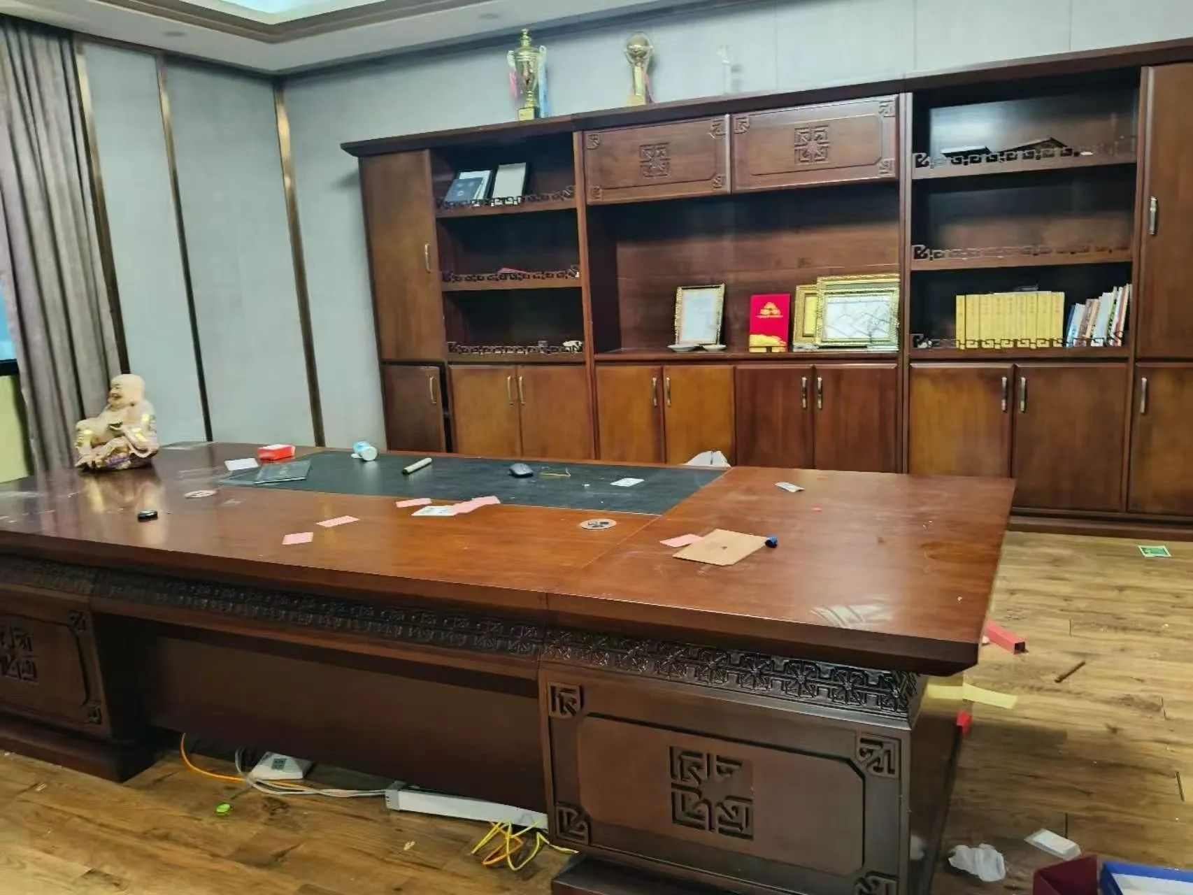 Văn phòng của Lưu Nhẫn tại tòa nhà Hoàng Sơn sau vụ đột kích.