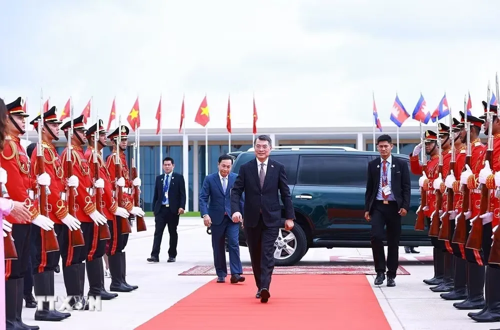 Thủ tướng Lê Minh Hưng  kết thúc tốt đẹp chuyến thăm chính thức Lào và Campuchia từ ngày 8 đến 10-10 - Ảnh: TTXVN