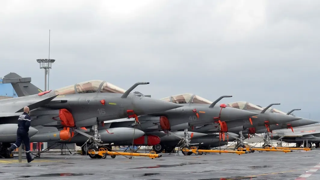 Các máy bay Dassault Rafale của hải quân Pháp