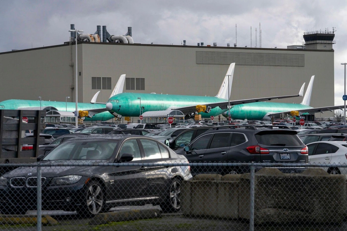 nd24722-may-bay-boeing-dau-nho-san-bay-nhan-vien-17216486237801700908860.jpg.webp