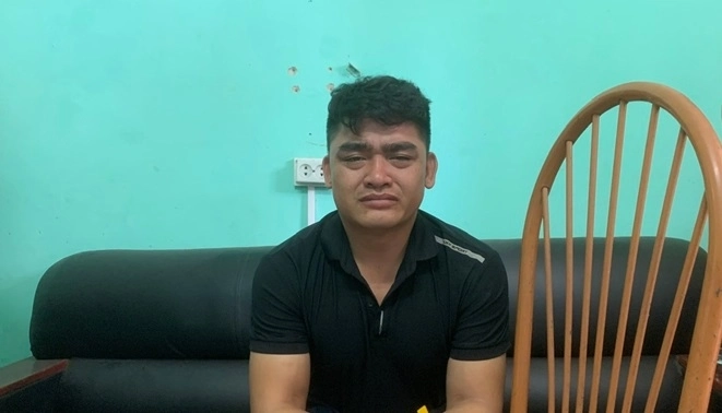 nguyen_van_tuan_khai_nhan_so_ma_tuy_duoc_mot_nguoi_gui_tu_nuoc_anh_ve_viet_nam._tuan_nhan_so_ma_tuy_nay_chuyen_cho_nguoi_khac_de_lay_tien_cong (1).webp