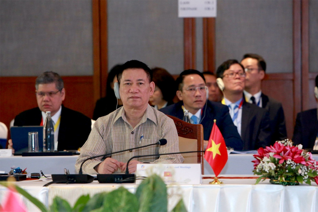 nhu mo nao.jpg